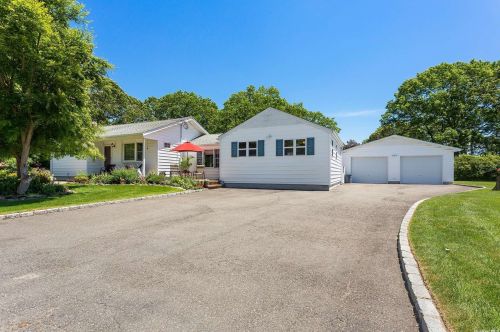 175 Avenue B, Holbrook, NY 11741-1442