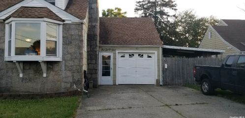 165 Great Neck Rd, Copiague, NY 11726-3803