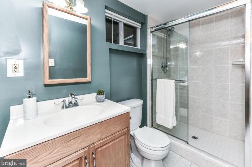 3027 Crane Dr, Falls Church VA  22042-3004 exterior