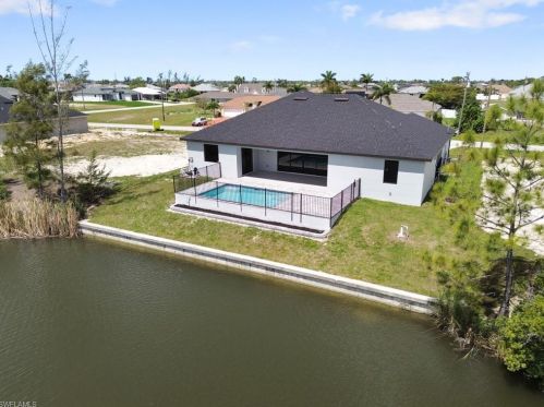 1908 14 St, Cape Coral FL  33909-1643 exterior