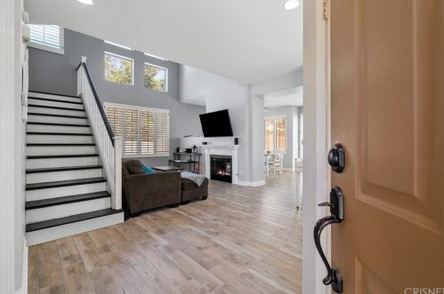 30356 Marigold Cir, Santa Clarita, CA 91384-3757