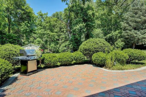 10 Longfellow Ter, Morganville NJ  07751-1411 exterior