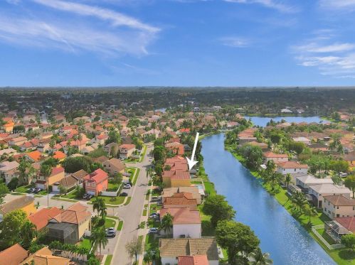 1282 192 Ave, Hollywood FL 33029-5823 exterior