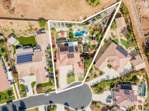 975 Audrey Pl, Vista, CA 92084-4816