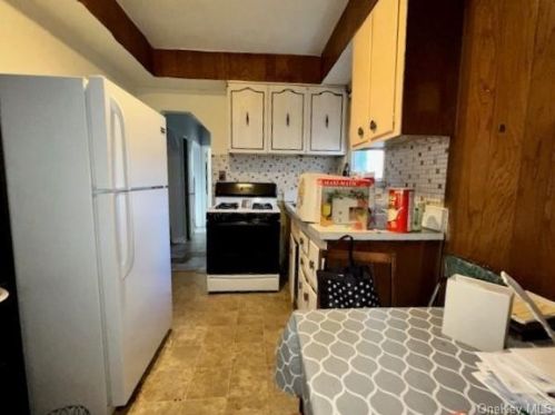 915 Calhoun Ave, Bronx, NY 10465-1908
