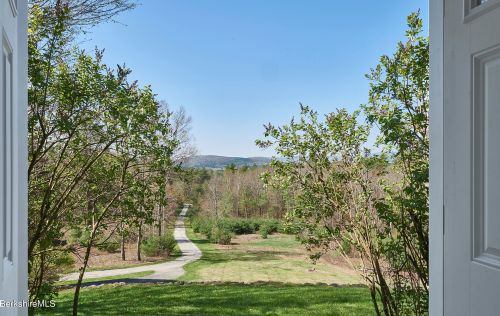 301 Shunpike Rd, Sheffield, MA 01257-9013