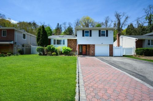 22 Sugar Toms Ln, Muttontown, NY 11732-1150