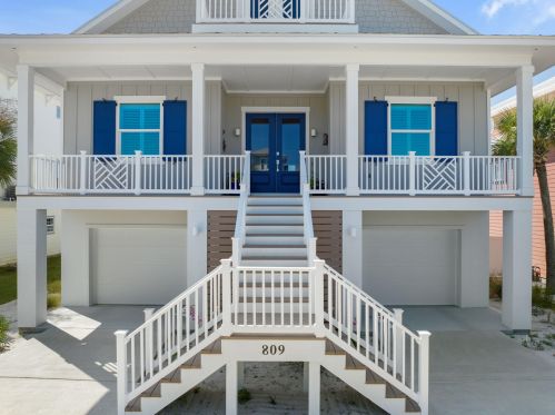 809 Sailfish Ct, Pensacola, FL 32507-4612