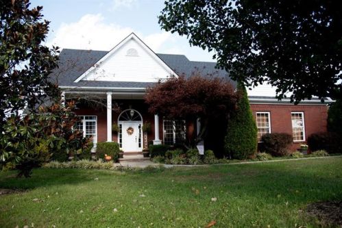 421 Hunters Run Dr, Richmond, KY 40475-9198