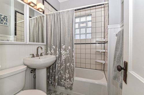 3417 Cramer St, Milwaukee WI 53211-2816 exterior