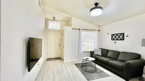 9802 Copper Creek Dr, Austin TX  78729-3545 exterior