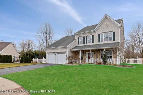 40 Woodstown Dr, East Freehold, NJ 07728-9505