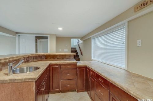 516 Greene Ave, North Lindenhurst NY  11757-3449 exterior