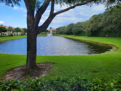 103 Palm Bay Cir, West Palm Beach, FL 33418-5722