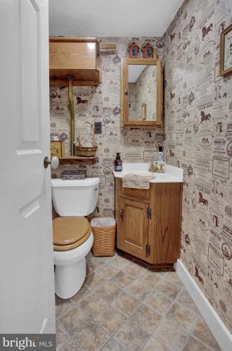 6411 Devonshire Hts Rd, Harrisburg PA 17111-4818 exterior