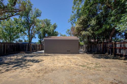 202 Camellia Way, Modesto CA  95354-2817 exterior