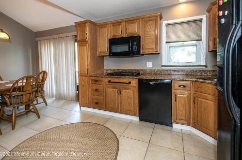 124 Statesir Pl, Tinton Falls NJ  07701-6143 exterior