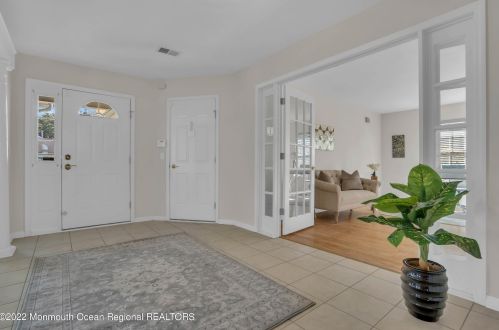 149 Skyline Dr, Lakewood NJ  08701-5737 exterior