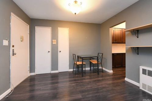 124 Park Ave, Rockville Centre, NY 11570-6133