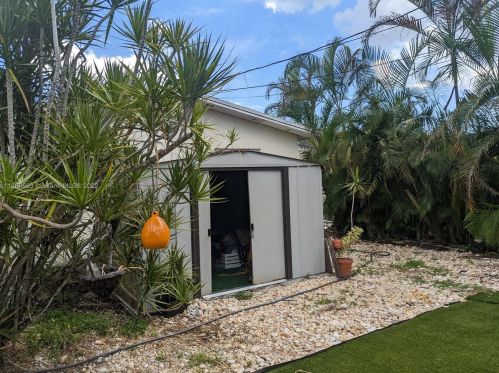 1714 41st Ave, Hollywood FL  33021-4217 exterior