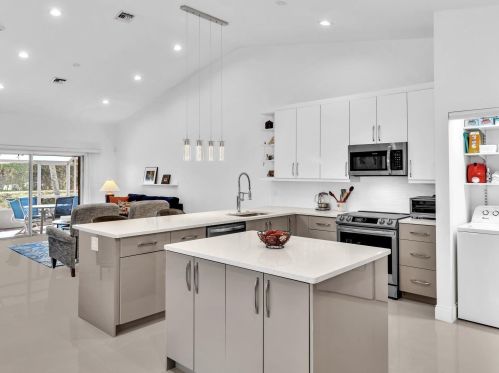 6090 Lake Hibiscus Dr, Delray Beach FL  33484-4617 exterior