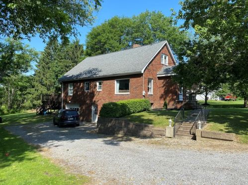 881 Mercer Rd, Greenville, PA 16125-8416