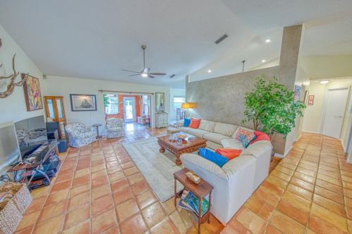 47 Tina Maria Cir, Daytona Beach FL  32127-7029 exterior