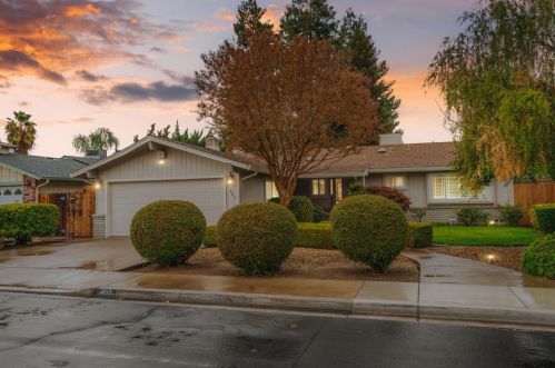 465 Riviera Way, Turlock, CA 95382-2416