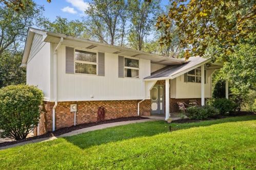 60 Robin Dr, Hickory, PA 15340-1501