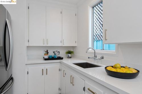 1327 Mariposa St, Richmond CA 94804-5017 exterior