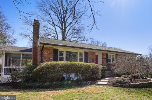 7343 Barbour Ct, Falls Church, VA 22043-3056