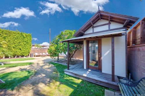 1740 Hickory Ave, Torrance CA 90503-7219 exterior