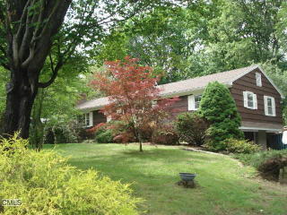 15 Jog Hill Rd, Bridgeport, CT 06611-3207