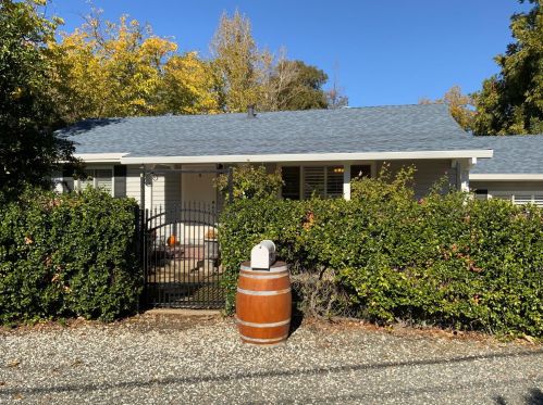 7737 Old Auburn Rd, Citrus Heights, CA 95610-3007