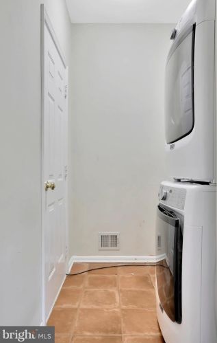 357 Locust Grove Dr, Purcellville VA  20132-3285 exterior