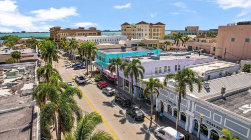 211 Orange Ave, Fort Pierce FL  34950-4302 exterior