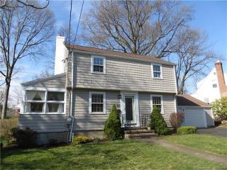 120 Dessa Dr, New Haven, CT 06517-2105