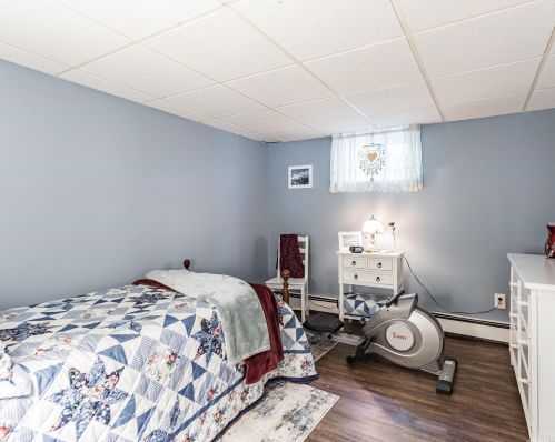 27 Hilden St, San Remo NY  11754-1743 exterior