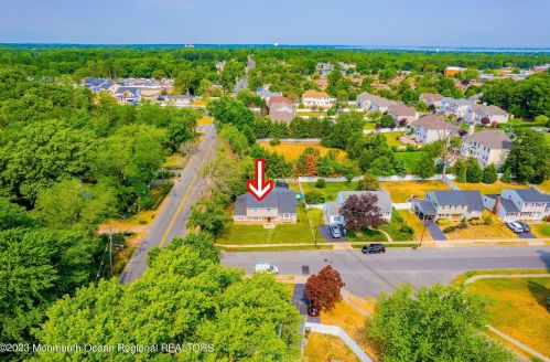 451 Middle Rd, Hazlet NJ  07730-2483 exterior