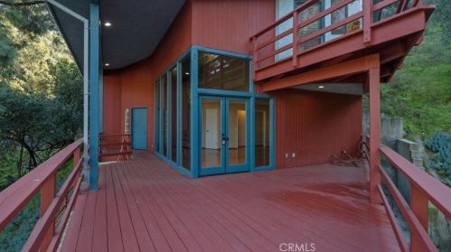 1942 Los Encinos Ave, Glendale CA  91208-2113 exterior