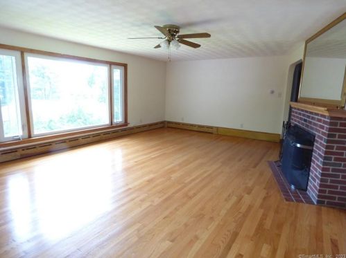 6 Ridgeland Cir, Wallingford CT  06492-2121 exterior