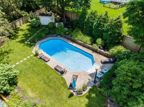 10 Osage Dr, Crotonville NY  10562-3815 exterior