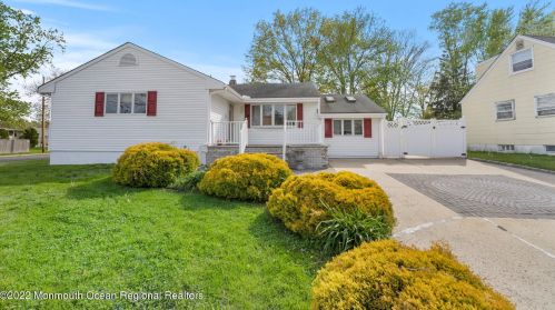 113 Bentley Ave, Old Bridge, NJ 08857-1390