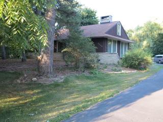 3340 Fiebrantz Dr, Brookfield, WI 53005-3363