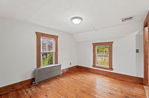 1305 Main St, Wapping CT  06074-2454 exterior