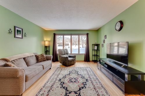 4012 Cinnabar Dr, Saint Paul, MN 55122-2943
