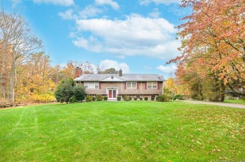 218 Fishing Trl, Stamford, CT 06903-2415