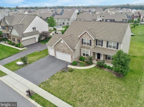 102 Monarch Ln, Navy Sup Dpt, PA 17050-7812