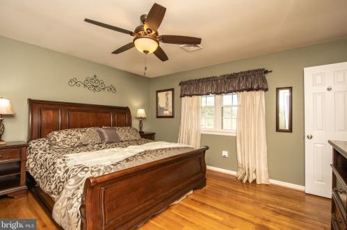 20557 Gleedsville Rd, Leesburg VA 20175-6532 exterior