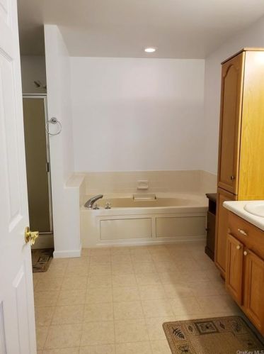 9 Equestrian Way, Poughquag NY  12570-5901 exterior